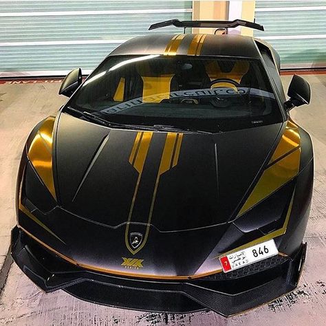 Dope or Nope? • Follow @kingzwhips @kingzwhips • • Photo by: @k_cars • • Edit by: @xixdesign • #kingzwhips #huracan #widebody #design Coupe, Gold Lamborghini, Design Black Gold, Gold Car, Top Luxury Cars, Super Sport Cars, Car Center, Geneva Motor Show, Super Car