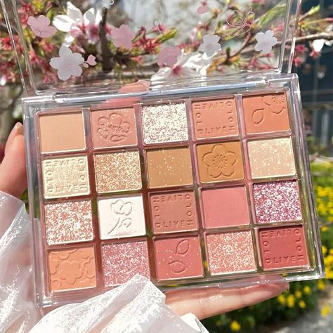 Palette Pearly Eyeshadow Glitter Earth Color Eyeshadows Shiny Eye Shadow Pallet Makeup Pigmentos Natural Cosmetic Free Shipping Pallet Makeup, Koleksi Makeup, Eye Shadow Pallet, Big Eyes Makeup, Alat Makeup, Eyeshadow Glitter, Shiny Eyes, Kawaii Makeup, Makeup Accesories