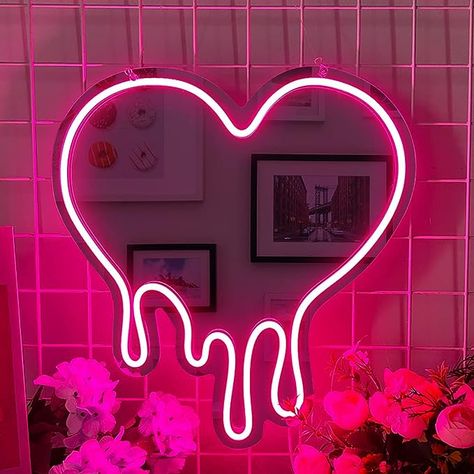 Heart Shaped Mirrors, Neon Mirror Aesthetic, Room Signs Aesthetic, Cool Mirror Ideas, Glowing Mirror, Espejos Aesthetic, Mirror Neon Sign, Neon Mirror, Trippy Decor