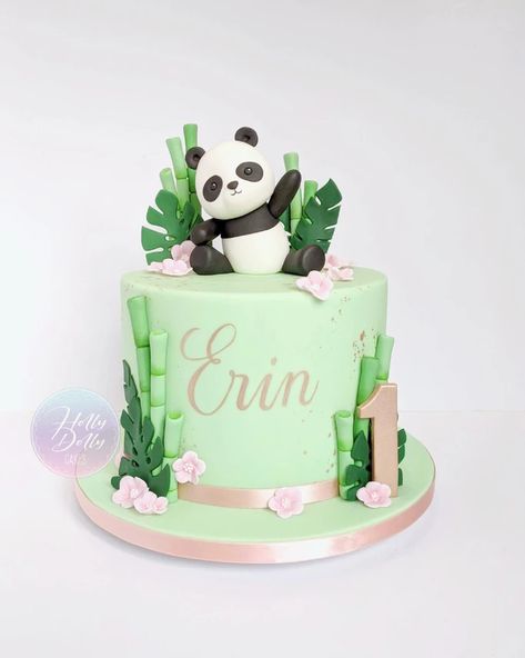 Essen, Holly Dolly Cakes, Panda Birthday Cakes, Panda Cake Ideas, Dolly Cakes, Cake Panda, Panda Bear Cake, Panda Birthday Cake, Panda With Bamboo