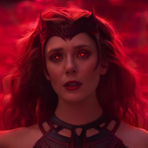 Witch Gif, Scarlet Witch Costume, Olsen Scarlet Witch, Film Characters, Wanda Marvel, Elizabeth Olsen Scarlet Witch, Image Film, Scarlet Witch Marvel, Marvel Images