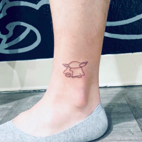 Small Grogu Tattoo, Mando And Grogu Tattoo, Grogu Tattoo Ideas Simple, Yoda Tattoo Small, Grogu Tattoo, Baby Yoda Tattoo, Silly Tattoo, Yoda Tattoo, Tattoo Baby