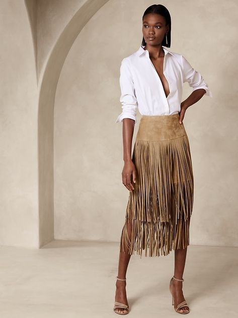 Sevilla Suede Fringe Skirt | Banana Republic Fringe Skirt Outfit, Suede Fringe Skirt, Tassel Skirt, Looks Country, Fringe Fashion, Rodeo Fashion, Women Short Skirt, Western Chic, Fringe Skirt