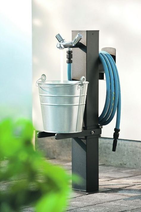 Koti Diy, Garden Hose Holder, Garden Sink, Terrace Garden Design, Hose Holder, التصميم الخارجي للمنزل, Patio Decorating Ideas On A Budget, Diy Water, Patio Decorating