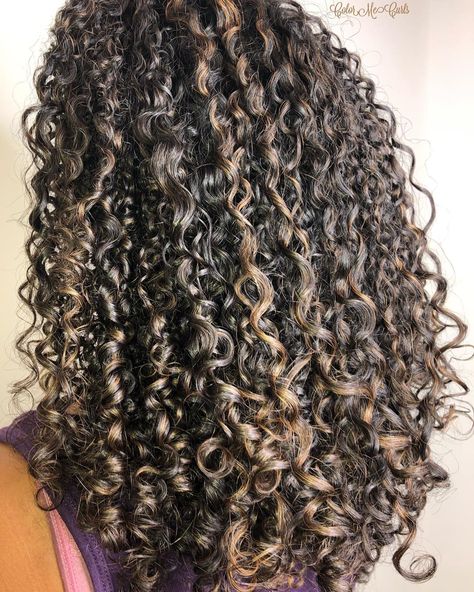 Balayage, Pintura Highlights Curly, Golden Curly Hair, Pintura Highlights, Sun Kissed Highlights, Curly Highlights, Highlights Curly, Dark Curly Hair, Highlights Curly Hair