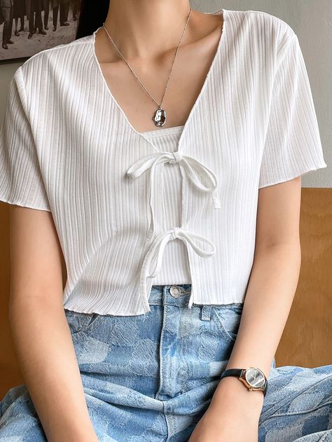 Summer Blouse Summer Blouses For Women Casual, Summer Casual Skirt Outfits, Plain Tops For Women, Summer Shirt Outfits Women, Summer Tops Modest, White Top Summer Outfit, Outfits Blancos, Short Sleeve White Blouse, Modest Summer Tops