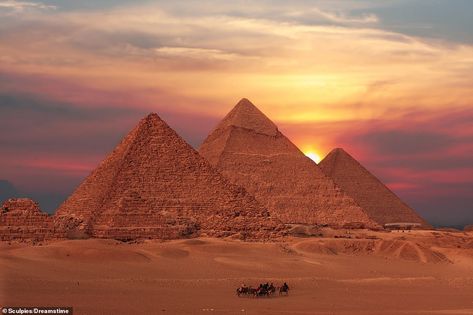 Luxor Temple, Egypt Aesthetic, Egiptul Antic, Pyramids Egypt, Ancient Pyramids, Ancient Egypt History, Great Pyramid Of Giza, Egyptian Tattoo, Egyptian Pyramids