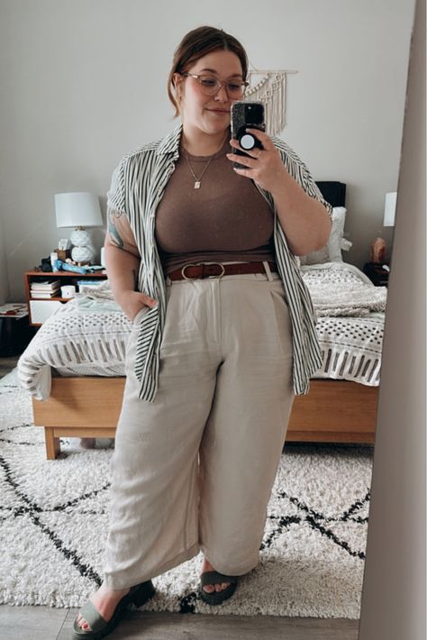 Summer Therapist Outfits, Plus Size Pear Shaped Outfits Summer, Work Casual Outfit Summer, Pear Shaped Body Outfits Plus Size, Hospital Work Outfit, Plus Size Trousers Outfit, Boho Plus Size Outfits, Summer Work Outfits Office Casual, Beige Outfits