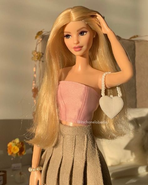 Barbie Celebrity, Dress Barbie Doll, Desain Quilling, Barbies Pics, Custom Barbie, Bad Barbie, Doll Aesthetic, Girls Support Girls, Barbie Dress Fashion