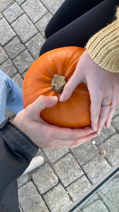 #aesthetic #couple #cute #halloween #pumpkin Pumpkin Patch Couple Aesthetic, Couple Halloween Pumpkin Carving, Halloween Couple Astethic, Aesthetic Pumpkin Patch Pictures, Autumn Aesthetic Boyfriend, Cute Fall Couple Aesthetic, Pumpkin Patch Bf And Gf, Couple At Pumpkin Patch, Fall Dating Aesthetic