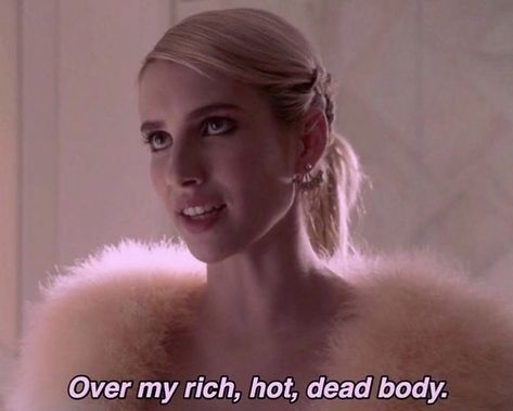Chanel Scream Queens, 2000 Aesthetic, Chanel Oberlin, Queen Outfit, Queen Aesthetic, Scream Queens, Girl Boss Quotes, Emma Roberts, Fav Celebs