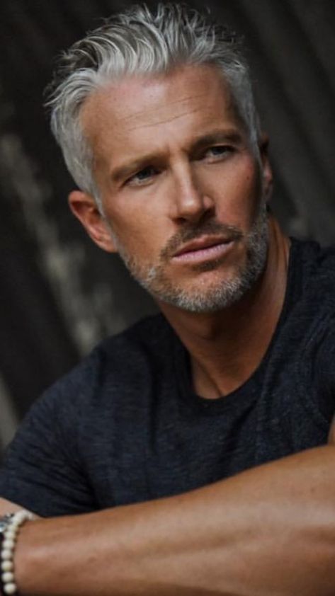 Best Hairstyles For Older Men, Silver Foxes Men, Older Men Haircuts, Older Mens Hairstyles, Grey Hair Men, Men With Grey Hair, Handsome Older Men, Hairstyles For Men, 짧은 머리