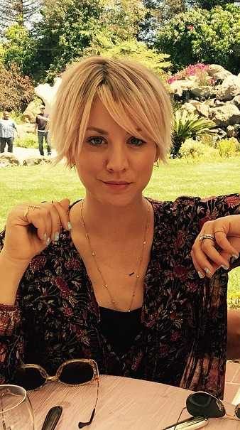 Kaley Cuoco, Pixie Hairstyles, Long Pixie, Kort Bob, Kaley Cuoco Short Hair, Short Bob Hairstyles, Great Hair, Hair Today, Pixie Haircut