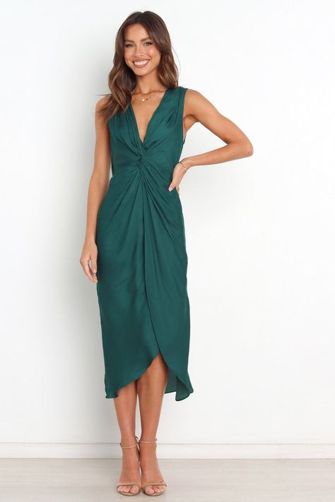 Cold Weather Wedding Outfit Guest, Emerald Dresses, Midi Dress Formal, Overlay Skirt, Guest Attire, Attire Women, Cocktail Attire, Wedding Attire Guest, Mode Casual