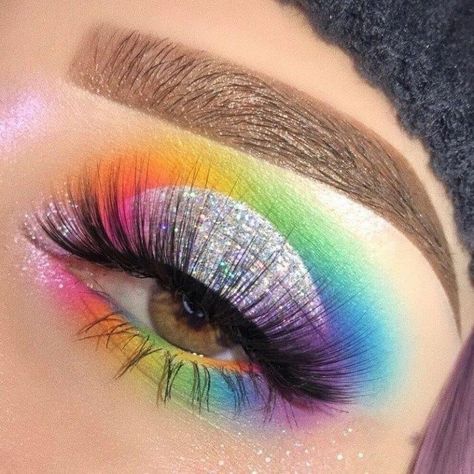 15 Rainbow Makeup Looks To Show Your Pride - Society19 Mekap Mata, Rainbow Eye Makeup, Make Up Designs, Rainbow Eyeshadow, Silver Eye Makeup, Red Eye Makeup, Glitter Make Up, Pride Makeup, Rainbow Makeup