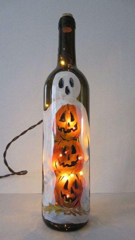 Halloween Wine Bottle Crafts, Halloween Wine Bottles, Spooky Diy, Wine Bottle Project, Hand Painted Wine Bottles, Halloween Bottles, Halloween Wine, Diy Cadeau, Wine Craft