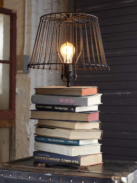 All the tutorial here! and another recycled book lamp here! Do not forget to read our full DIY guide on Custom Lamp Shades. #diylighting #handmadelighting #lamp #lampshade #lighting #lightingdesign #recycle #tablelamp #tutorial Bord Diy, Décor Steampunk, Diy Projektit, Budget Lighting, Old Book Art, Diy Table Lamp, Diy Buch, Lampe Diy, Book Lamp