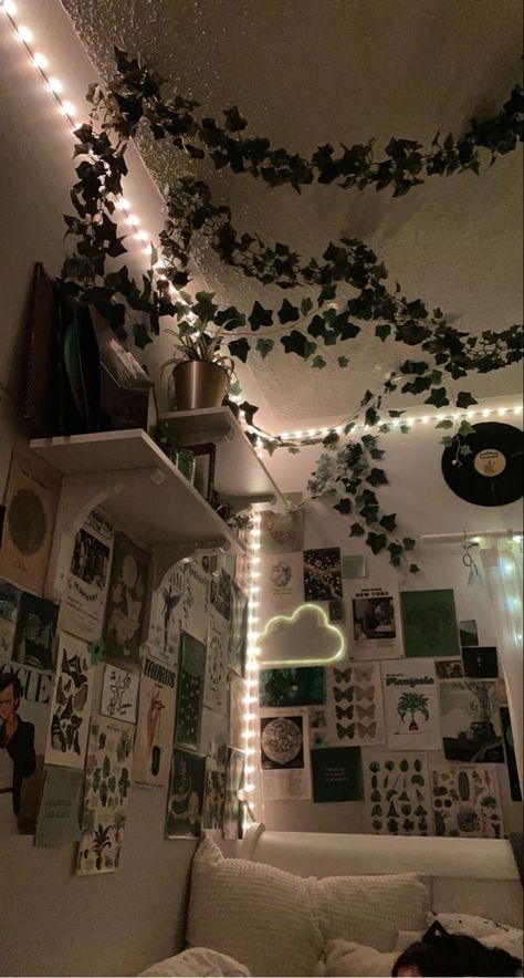 Dark Sage Green Room Ideas Bedroom, Green And Orange Dorm Room, Pink And Sage Green Dorm, Dorm Room Sage Green, Sage Dorm Room, Lavender Dorm Room, Sage Room Aesthetic, Sage Green Dorm Room, Bedroom Fairycore