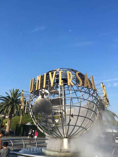 La Universal Studios, Universal Studios Astethic, Los Angeles Universal Studios, Universal City Walk Los Angeles, Universal Studios Hollywood Picture Ideas, Universal Studios Hollywood Aesthetic, California Universal Studios, Universal Studios Aesthetic, Singapore Universal Studios