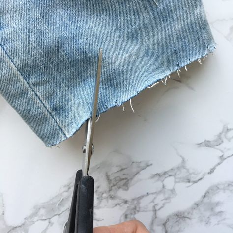 How To Cut Jeans At The Ankle, Frayed Hem Jeans Diy, Raw Hem Jeans Diy, How To Fray Jeans, Frayed Jeans Diy, Diy Jean Shorts, Diy Distressed Jeans, Diy Ripped Jeans, Fringe Hem Jeans