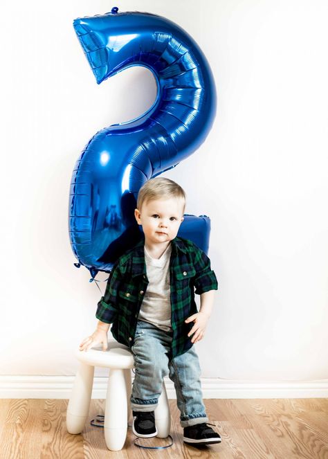 Two Year Old Photoshoot, Year Old Photoshoot Ideas, Ideas With Balloons, 3rd Birthday Pictures, Birthday Photoshoot Ideas Boys, Boys Birthday Party Ideas, 2nd Birthday Pictures, Boy Birthday Pictures, Old Photoshoot