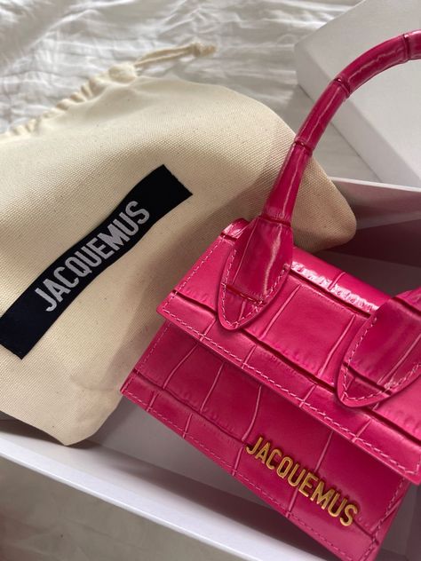 Jacquemus Bag, Trendy Purses, Luxury Bags Collection, Girly Bags, Fancy Bags, Bags Designer Fashion, Luxury Purses, Pretty Bags, Givency Antigona Bag