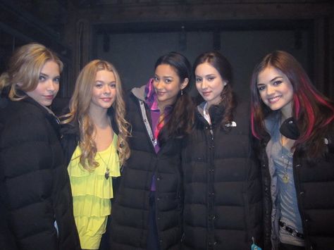 2009. Pretty Little Liars, Scream 5 Cast, Pll Cast, Pll Outfits, Pretty Litte Liars, Sasha Pieterse, Pretty Litle Liars, Casting Pics, The Best Series Ever