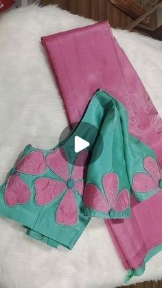 Patchwork, Saree Blouse Sleeve Design, Artist Attire, Normal Blouse, Aplic Work, Saree Jacket, Blouse Desings, Lace Blouse Design, Patch Work Blouse Designs