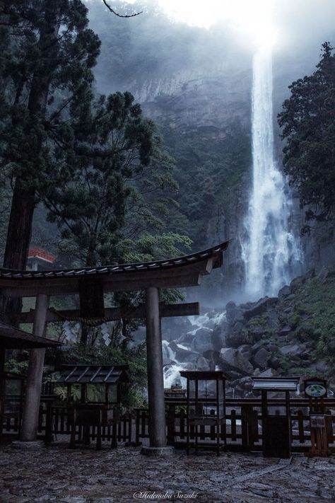 I Photographed Japan During The Rainy Season And Some Pics Look Like Paintings | Bored Panda Fotografi Urban, Fotografi Kota, Air Terjun, Japanese Landscape, Fotografi Alam Semula Jadi, Japan Aesthetic, Alam Yang Indah, Alam Semula Jadi, Pretty Places