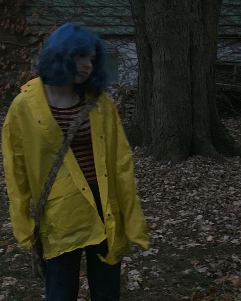 Coraline Halloween Aesthetic, Coraline Halloween Costume Aesthetic, Coraline Outfits From Movie, Coraline Jacket, Coraline Core Outfits, Coraline Costume Ideas, Coraline Photoshoot, Coraline Outfit Aesthetic, Black Punk Outfits