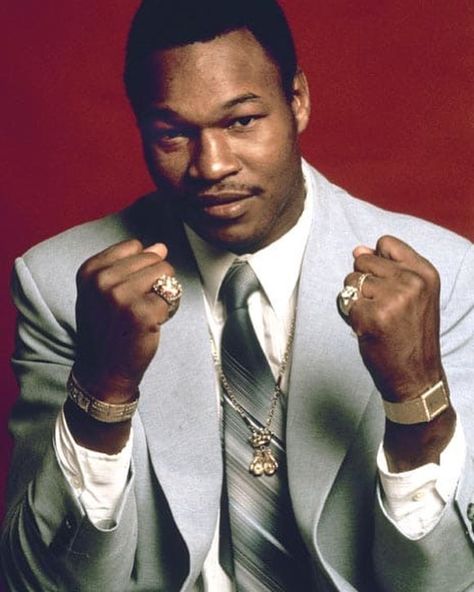 Frontproof Media would like to wish a very happy birthday to legendary heavyweight champion Larry Holmes. #boxing #boxeo #boxingheads #boxingfans #boxingday #boxingnews #boxinglife #boxingjunky #frontproof #frontproofmedia Easton Pennsylvania, Larry Holmes, Famous Athletes, Celebrity Icons, Joe Louis, Boxing History, Black Celebrity, Professional Boxer, African American Culture