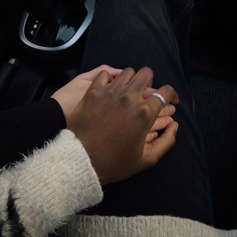 #wlw #lgbt #lgbtq #lesbian #sapphic #hands #romance #couple #cute #love Interacial Sapphic Aesthetic, Sapphic Aesthetic Faceless, Wwbm Couple Aesthetic, Lgbtq Love Aesthetic, Wlw Black And White Couple, Wlw Aesthetic Black And White, Black And White Wlw Couple, Interracial Wlw Aesthetic, Black Sapphic Aesthetic