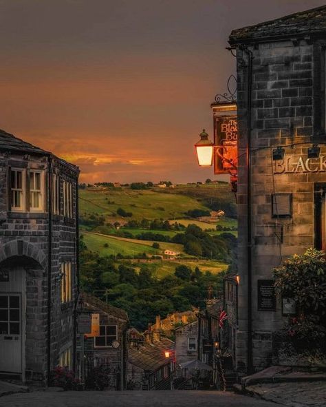 England Nature Aesthetic, City In The Mountains, Fotografi Alam Semula Jadi, Yorkshire England, West Yorkshire, Alam Semula Jadi, English Countryside, City Aesthetic, Beautiful Places To Travel