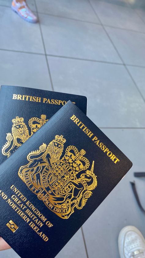 London Passport, Uk Airport, Friends Uk, Passport Office, Canadian Passport, British Passport, Itunes Card, Passport Pictures, Passport Card