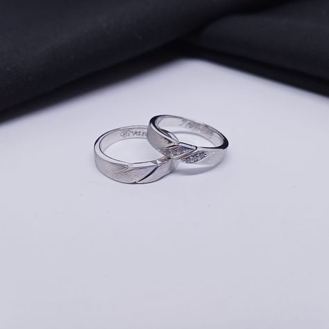 Tempat custom cincin nikah/ tunangan dengan proses pembuatan 10-14 hari saja. Disetiap pembelian sudah termasuk -kotak cincin cantik -ukir nama -kain pembersih -nota/ sertifikat keaslian rullysilver yukk segera konsultasikan model cincin dan ukuran cincin yang kamu inginkan dengan CS Rully Silver WA 085802274990 Wedding Rings, Wedding Ring, Engagement Rings, Model Cincin, Ring Wedding, Silver Rings, Silver, Quick Saves