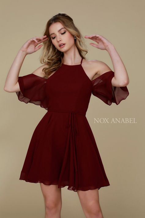 One Piece Dress Short, Vestidos Color Vino, Short Chiffon Dress, Chiffon Dress Short, Short Party Dress, Prom Designs, Designer Prom Dresses, Homecoming Dresses Short, العناية بالشعر