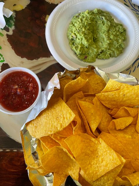 Chips And Salsa Aesthetic, Mexican Food Aesthics, Mexican Food Aethstetic, Guacamole Aesthetic, Mexican Restaurant Aesthetic, Aesthetic Mexican Food, Mexican Restaurant Food, Food Restaurant Aesthetic, Dilly Dallying