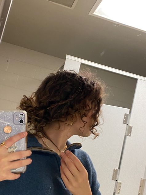 Cute Curly Hair Aesthetic, Curly Cut Inspo Pics, Messy Braid Curly Hair, Haircut Inspiration Curly Hair, Naturally Curly Face Framing Layers, Curly Hair Messy Hairstyles, Downtown Curly Hairstyles, Brown Curly Hair Hairstyles, Cute Messy Curly Hairstyles