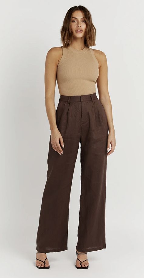 Couture, Brown Linen Pants Outfit, Brown Pants Outfit For Work, Brown Trousers Outfit Women, Brown Wide Leg Pants Outfit, Brown Trousers Outfit, Tailored Pants Outfit, Outfits For Casual, Trousers Outfit Women