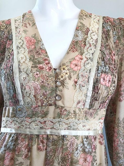 Beige Pretty 1970s Boho Cotton Voile + Lace Flower Print Long Sleeve 70s Maxi Dress For Sale Couture, Black Quinceanera Dresses, Vintage Dress Design, Chiffon Frocks, Girls Dresses Sewing, 70s Maxi Dress, Modest Dresses Casual, Stylish Short Dresses, Diy Clothes Design