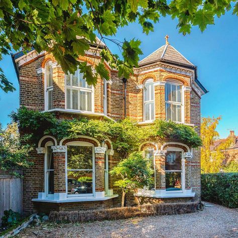 'A Victorian detached house with wonderful reception space, which is perfect for a family or for entertaining.' - Savills Shenah… Victorian Detached House, Detached Victorian House, Victorian House Exterior Uk, Victorian House Uk, Detached Townhouse, Victorian House Exterior, Victorian Semi Detached House, English Townhouse, Victorian Homes Exterior