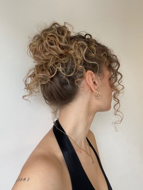 Curly Pinned Up Hair, Curly Bun For Prom, Curly Hair Bun Aesthetic, 90s Curly Hair Updo, High Messy Curly Bun, Bun Curls Hairstyle, Curly Ballerina Bun, Loose Bun Curly Hair, Curly Hair Bun Updo