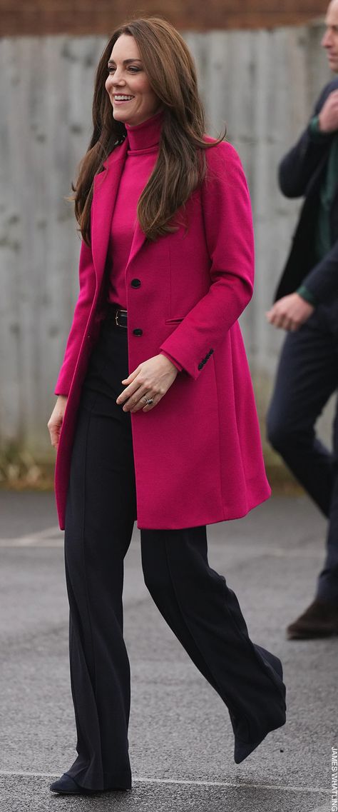 Kate Middleton Style Outfits, Looks Kate Middleton, Estilo Kate Middleton, Kate Middleton Outfits, Fuchsia Dress, Middleton Style, Kate Middleton Style, Catherine Middleton, Pink Coat