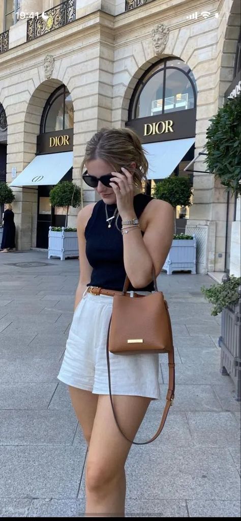 Interested in quiet luxury or dressing like the old money aesthetic? I'm sharing affordable outfits that can help you achieve the rich girl look on a budget. #ootd #style Chique Outfits, 여름 스타일, Europe Outfits, Outfit Chic, Casual Day Outfits, Elegante Casual, Outfit Jeans, Elegantes Outfit, Outfits Verano