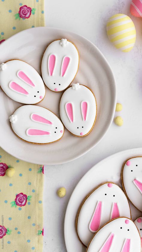 Essen, Easter Egg Cookie Designs, Easter Cookies Decorated Ideas Simple, Easter Cookie Sticks Decorated, Easter Egg Cutout Cookies, Decorated Egg Cookies, Easter Eggs Cookies, Easter Sugar Cookies Decorated Easy, Royal Icing Easter Egg Cookies