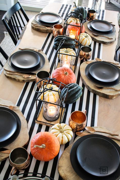 Modern Halloween Table - Taryn Whiteaker Décoration Table Halloween, Halloween Table Centerpieces, Halloween Table Decor, Halloween Table Settings, Halloween Party Table, Table Halloween, Halloween Tablescape, Decoration Evenementielle, Halloween Party Dinner