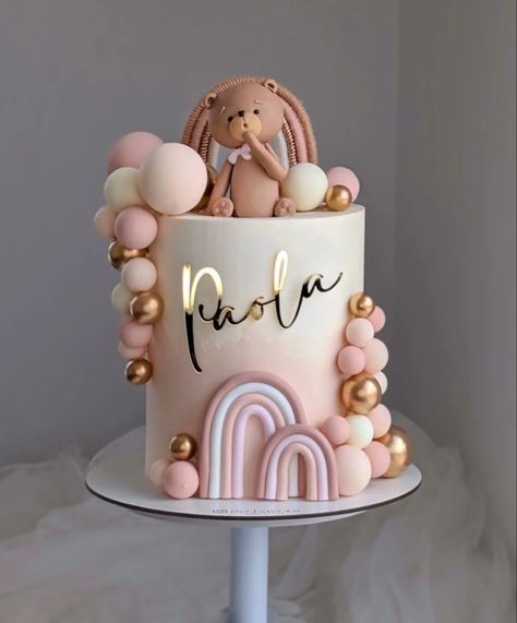 📸 IG: @so_layers Girl Babyshower Cake, Birthday Cake For First Birthday Girl, Tortas Baby Shower, Onederful Birthday Cake, First Birthday Cake Girl, Baby Girl First Birthday Cake, Boho Cakes, Baby Torte, Onederful Cake