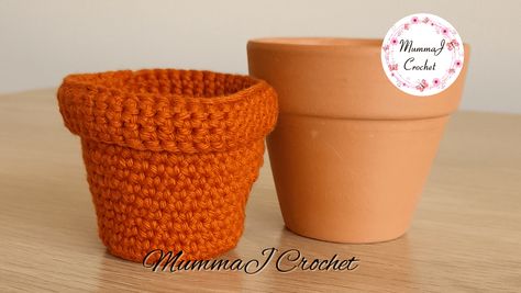 How To Crochet A Terracotta Pot Amigurumi Patterns, Crochet Cactus Free Pattern, Crochet Small Flower, Knitting Gloves Pattern, Mini Plant Pots, Small Flower Pots, Crochet Cactus, Crochet Plant, Terracotta Pot