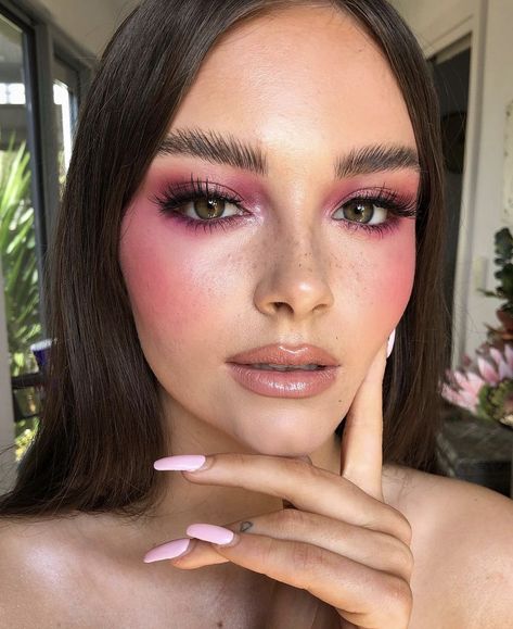 Blush Draping, Pink Eyeshadow Look, Bright Eye Makeup, Look Festival, Creative Makeup Looks, Pink Eyeshadow, Pink Makeup, Kiss Makeup, Editorial Makeup