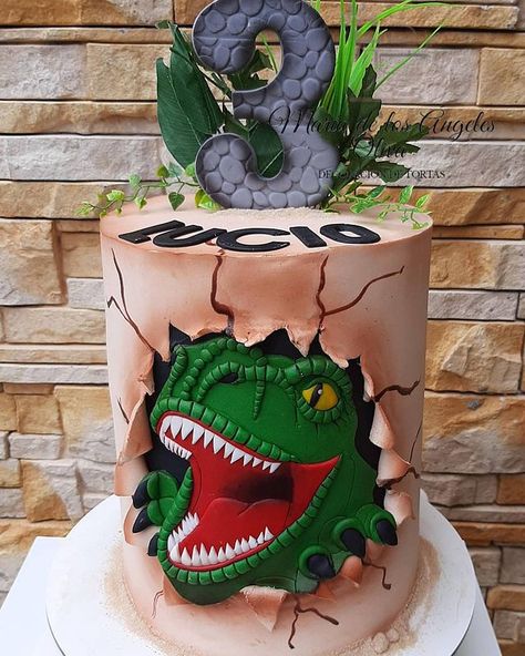 Realistic Dinosaur Cake, Dinosaur 2 Tier Cake, Halloween Dinosaur Cake, Dianousor Cake Design, Dainasor Cake, Dinsors Cake, Dinousar Cake Ideas, Dinosaurs Cake Ideas, Raptor Birthday Cake